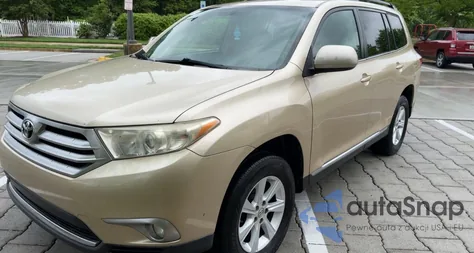 2011 Toyota Highlander Base z USA, uszkodzony, nr VIN 5TDZK3EH6BS044070